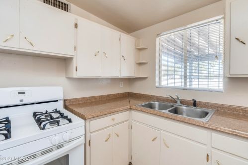 5209 25 St, Tucson AZ 85711-5912 exterior