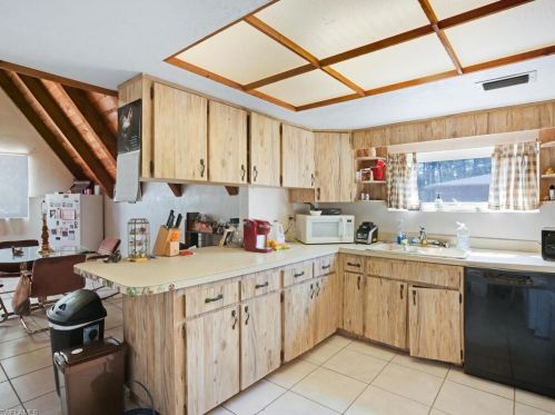 645 10 Ave, Naples FL 34120-0051 exterior