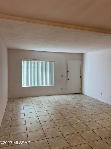 8271 34th St, Tucson, AZ 85710-6124