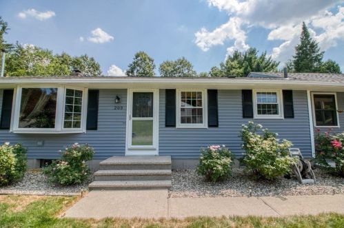 203 Murphy Ln, Chicopee MA 01020-4837 exterior