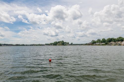 952 Eagle Lk Dr, Kalamazoo MI 49009-8429 exterior