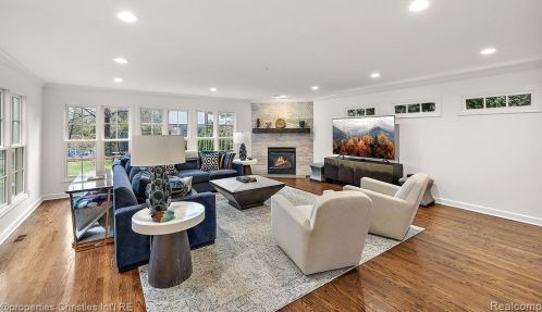 1174 Lakeside Dr, Bham MI 48009-1381 exterior