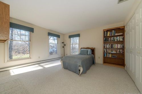 21 Colonial Ln, Ridgefield CT 06877-1921 exterior