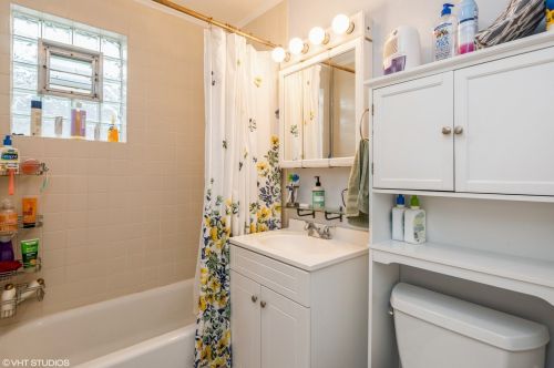 1333 Roscoe St, Chicago IL 60657-6782 exterior