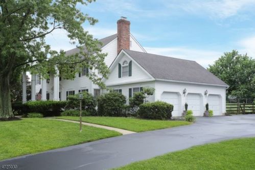 15 Covered Bridge Rd, Branchburg, NJ 08853-4136