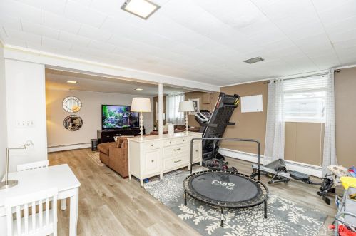 142 Bedford Ave, Iselin NJ 08830-2455 exterior