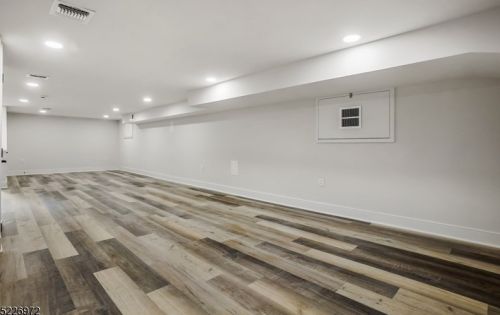 6 Warwick Cir, Springfield NJ  07081-2244 exterior