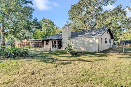 2704 Balsam St, Longview TX 75605-1920 exterior