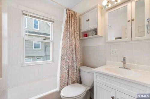 16 Vly Pl, Edgewater NJ 07020-1311 exterior