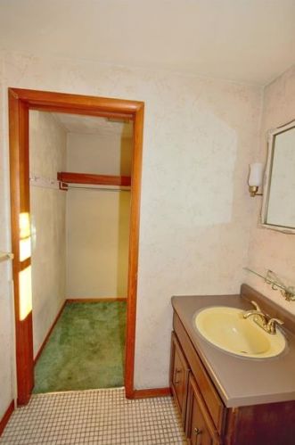 6830 Ridgevue Dr, Pittsburgh PA 15236-3644 exterior