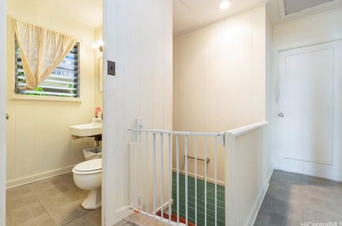 2011 Lime St, Honolulu HI 96826-5904 exterior