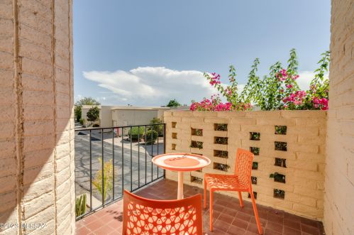 8731 Old Spanish Terrace Dr, Tucson AZ  85710-4072 exterior