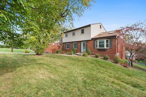 1669 Charlton Heights Rd, Moon Twp, PA 15108-3068