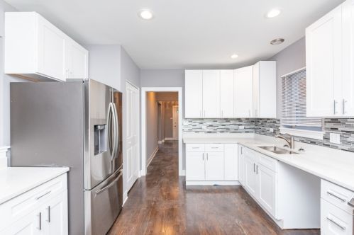 6758 Artesian Ave, Chicago IL  60645-4614 exterior