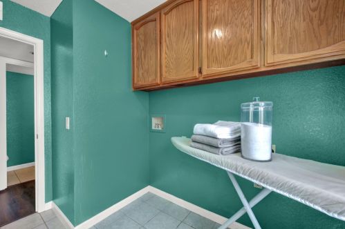 120 Hazelmere Dr, Folsom CA 95630-5522 exterior