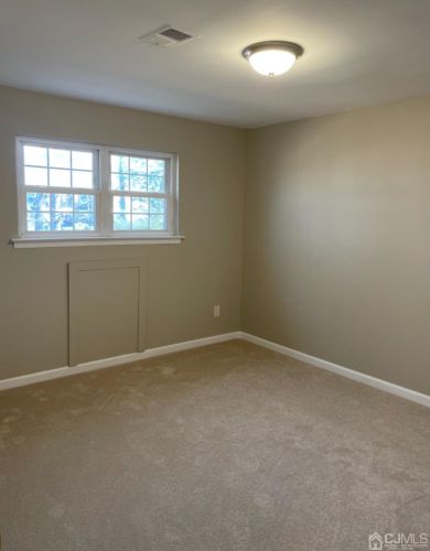 231 College Dr, Edison NJ 08817-5935 exterior