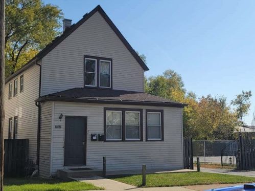 531 Oak St, Waukegan IL 60085-6530 exterior