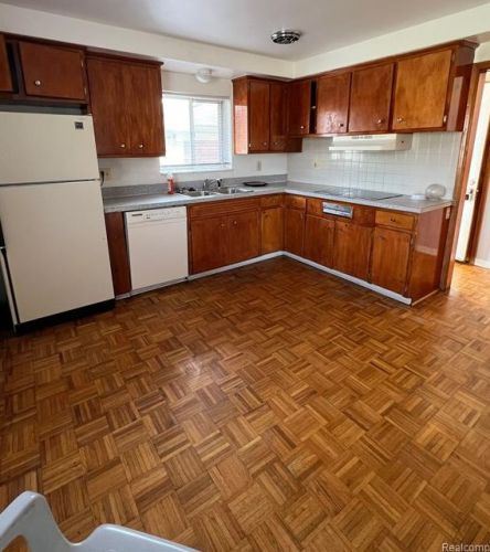 8168 Lochdale St, Dearborn Heights MI  48127-1284 exterior