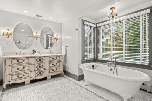 197 Newtown Ave, Norwalk CT 06851-2326 exterior