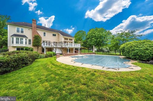 17531 Applewood Pl, Rockville MD 20855-1559 exterior