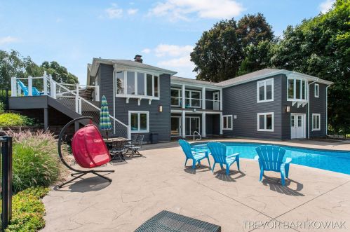 858 Mona Ln, Meskegon, MI 49441-4851