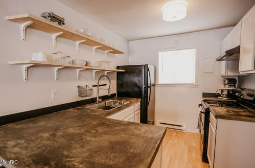 1303 Bruce St, Mount Pleasant MI 48858-1303 exterior