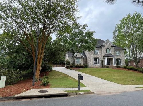 2132 Innsfail Dr, Lithonia GA  30078-2059 exterior