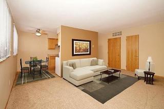 28 6th Ave, Hopkins MN  55343-1633 exterior