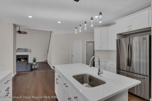 33 Jefferson Ct, Jackson Twp NJ  08527-5159 exterior