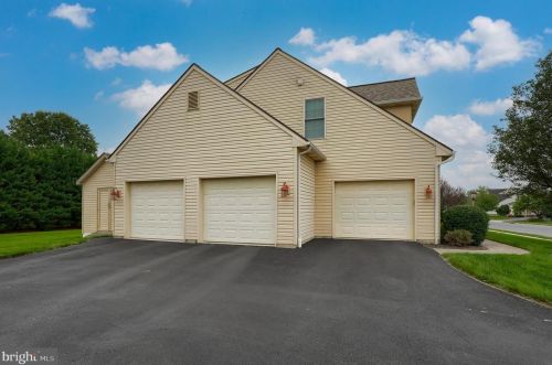 31 Lewiston Cir, Lancaster PA 17601-4883 exterior