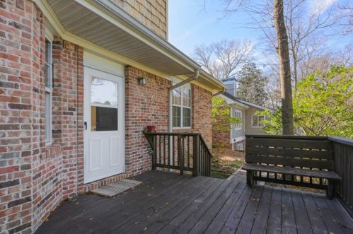 2725 Log Cabin Dr, Atlanta GA exterior