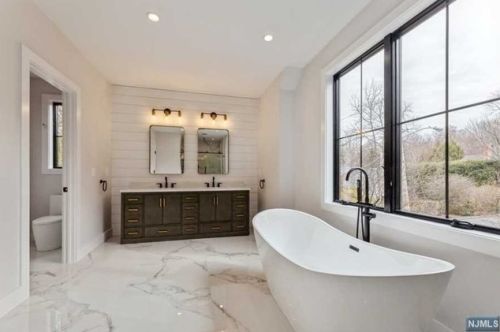 32 Pleasant St, Haworth NJ  07641-1929 exterior