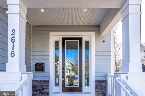 2733 1 St, Arlington VA 22203-2639 exterior