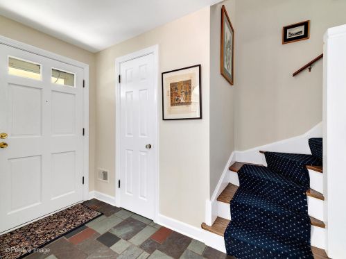 171 Hawthorne Ave, Elmhurst, IL 60126-3239