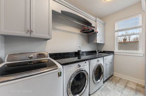 111 Clinton Ave, Elmhurst IL 60126-2906 exterior