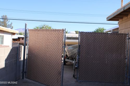 8011 Julia St, Tucson AZ 85710-4821 exterior