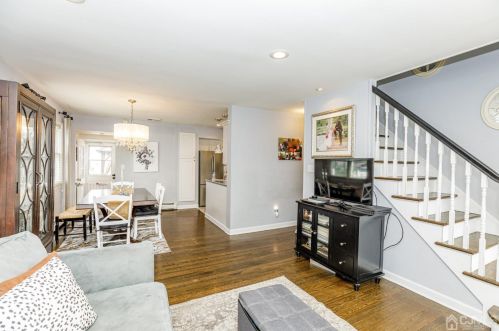 142 Bedford Ave, Iselin NJ 08830-2455 exterior