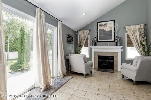 52 Pelican Dr, Berkeley Township NJ 08721-1654 exterior