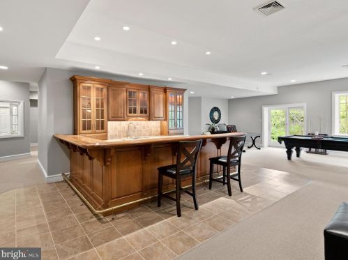 271 Blackburn Dr, Berwyn PA  19312-2801 exterior