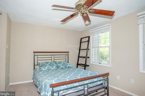 6839 Heatherway Ct, Alexandria VA 22315-3942 exterior