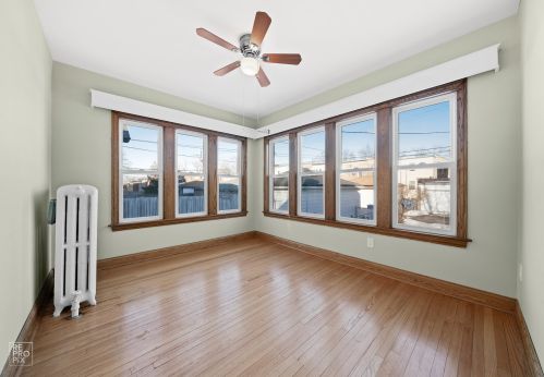 5731 Rockwell St, Chicago IL 60659-4915 exterior