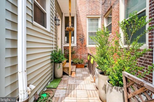 240 Fairmount Ave, Philadelphia PA  19123-2928 exterior