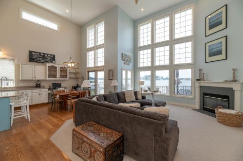 952 Eagle Lk Dr, Kalamazoo MI 49009-8429 exterior