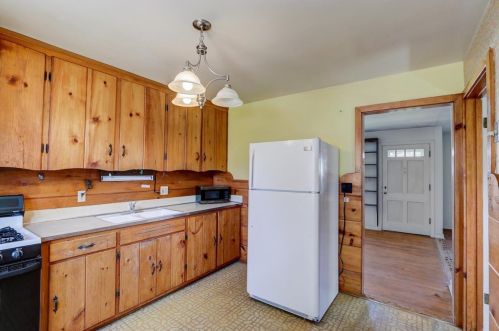 525 Ash St, Waukegan IL 60085-3928 exterior