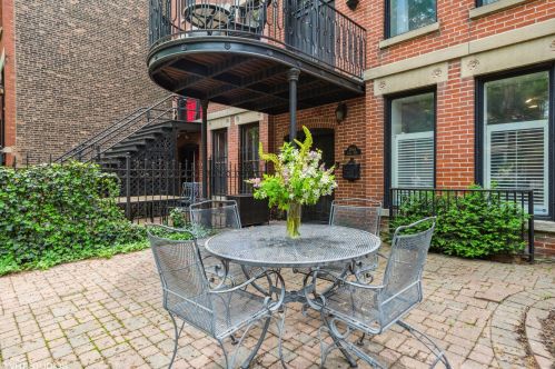 2044 Bissell St, Chicago IL 60614-4206 exterior