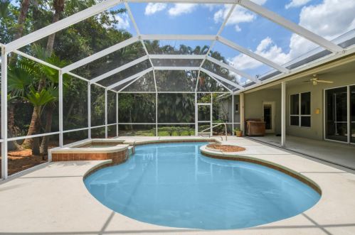 19058 Loxahatchee Riv Rd, Jupiter FL 33458-2412 exterior