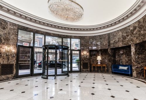 10 Ontario St, Chicago IL  60654-3809 exterior