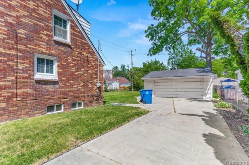 6754 Dolphin St, Dearborn Heights MI  48127-2539 exterior