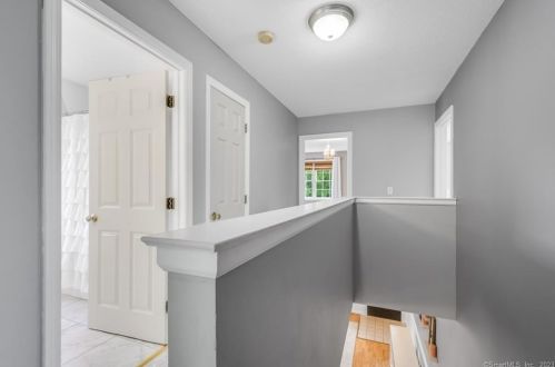 13 Pheasant Hl Dr, Enfield CT 06082-3948 exterior