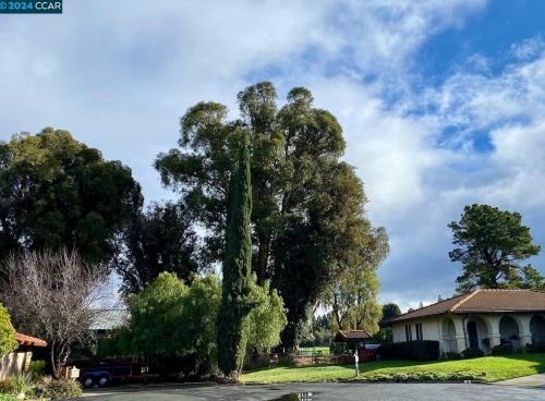 21 Brownell Ct, Concord CA 94521-4727 exterior